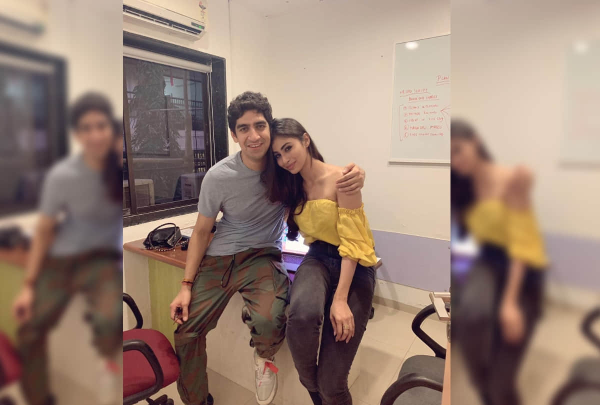 mouni roy share a picture with Brahmastra Director Ayan Mukerji and show her love for him