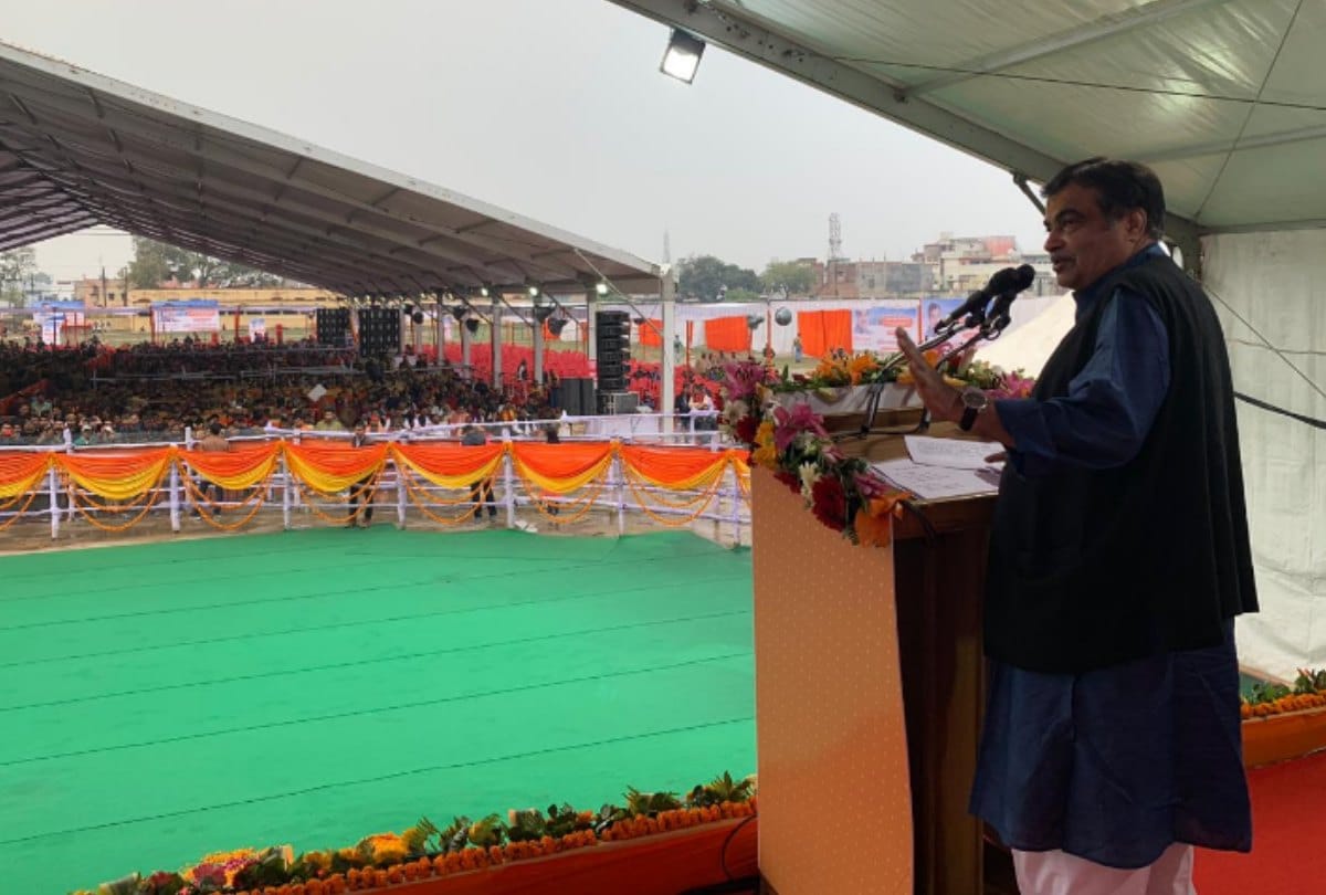 Kumbh 2019: Nitin Gadkari gifted air boat to Prayagraj in kumbh mela