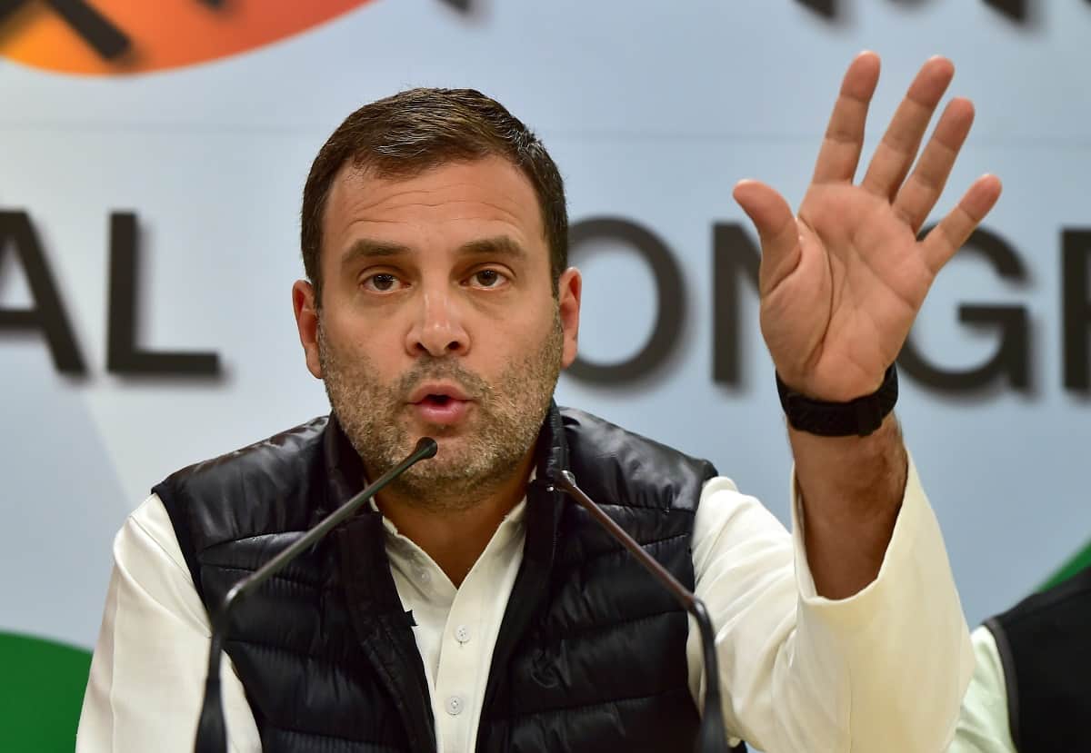 taimur ali khan compared to priyanka gandhi by bjp leader poonam mahajan