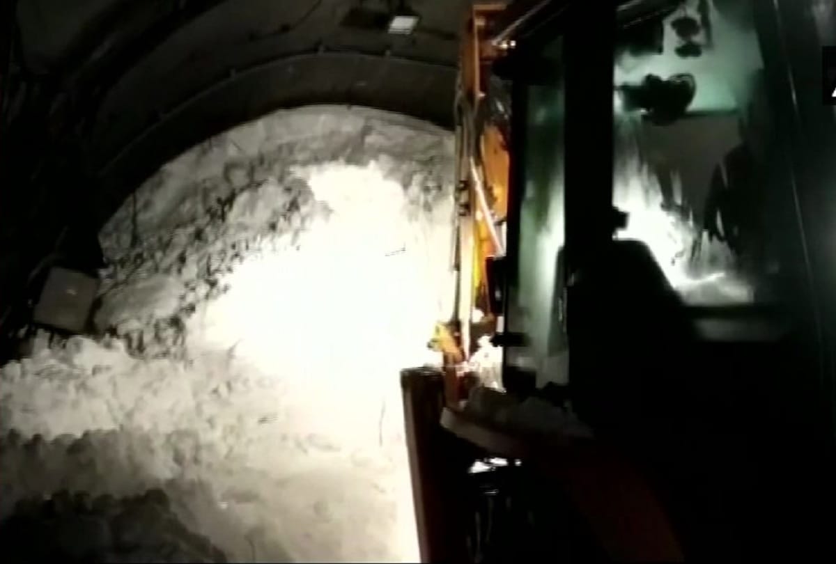 Jammu and Kashmir  Rescue teams are trying to reach policeman