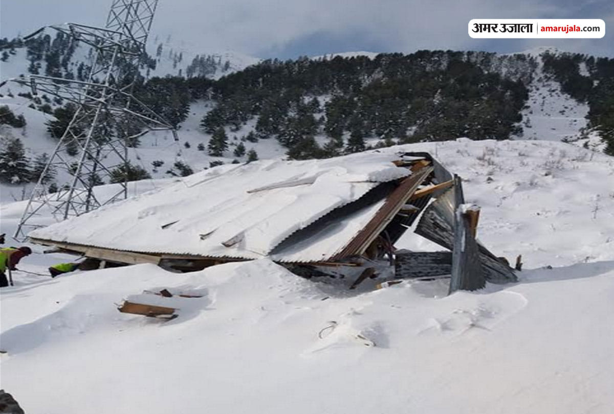 Avalanche hits police post on Jawahar Tunnel Kulgam Jammu Kashmir, Rescue opertion on