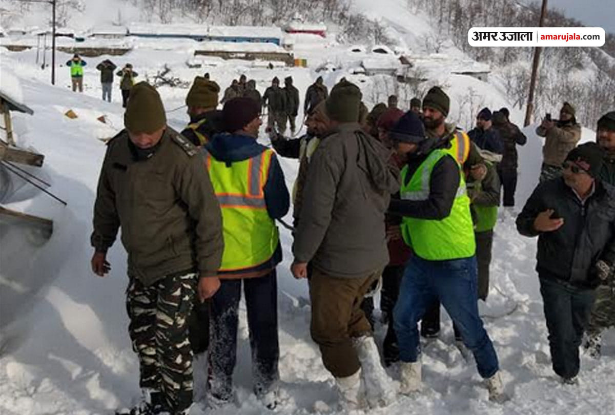 Avalanche hits police post on Jawahar Tunnel Kulgam Jammu Kashmir, Rescue opertion on