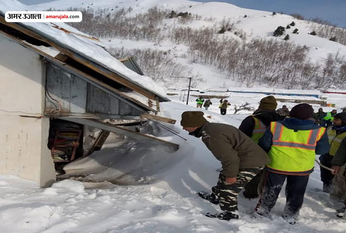 Avalanche hits police post on Jawahar Tunnel Kulgam Jammu Kashmir, Rescue opertion on
