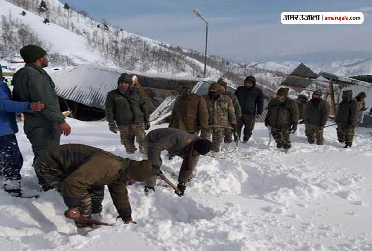 Avalanche hits police post on Jawahar Tunnel Kulgam Jammu Kashmir, Rescue opertion on