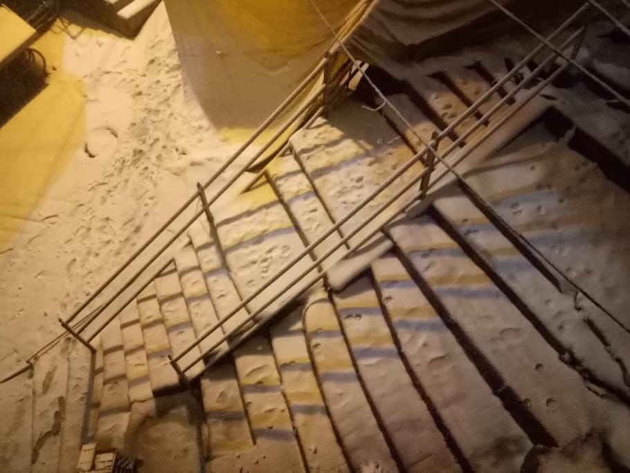Strong winds and rainfall snowfall destroyed many vehicle in uttarakhand 