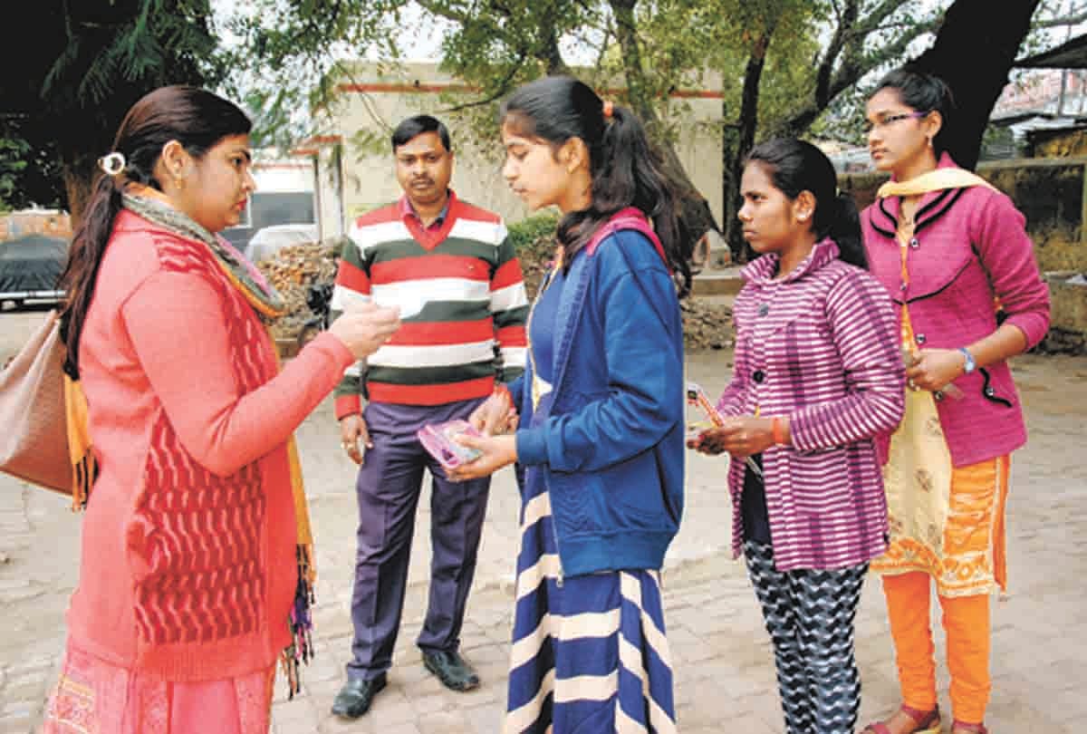 Pratapgarh:  UP board exams starts in mismanagement