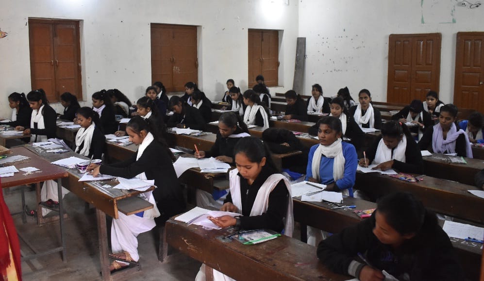 बोर्ड परीक्षा : राहत देने वाला रहा पहले दिन का पेपर