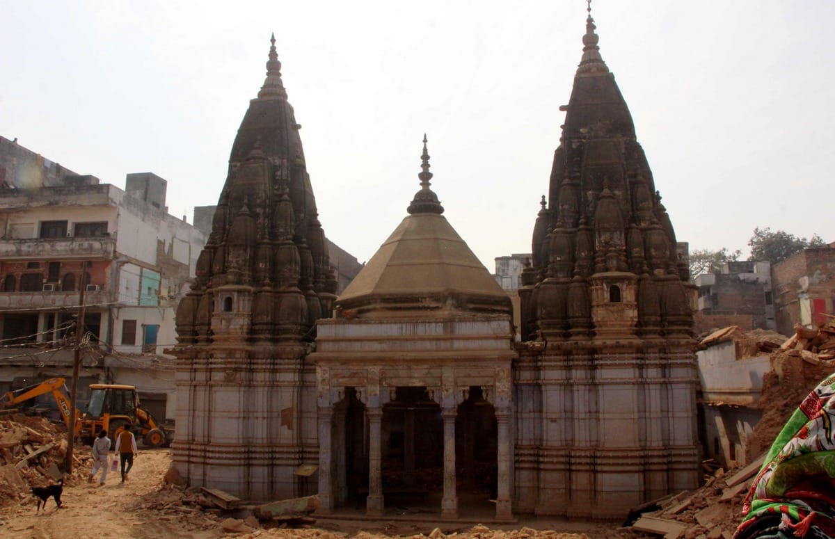 Kashi vishwanath corridor destruction houses and many temples explorers in varanasi
