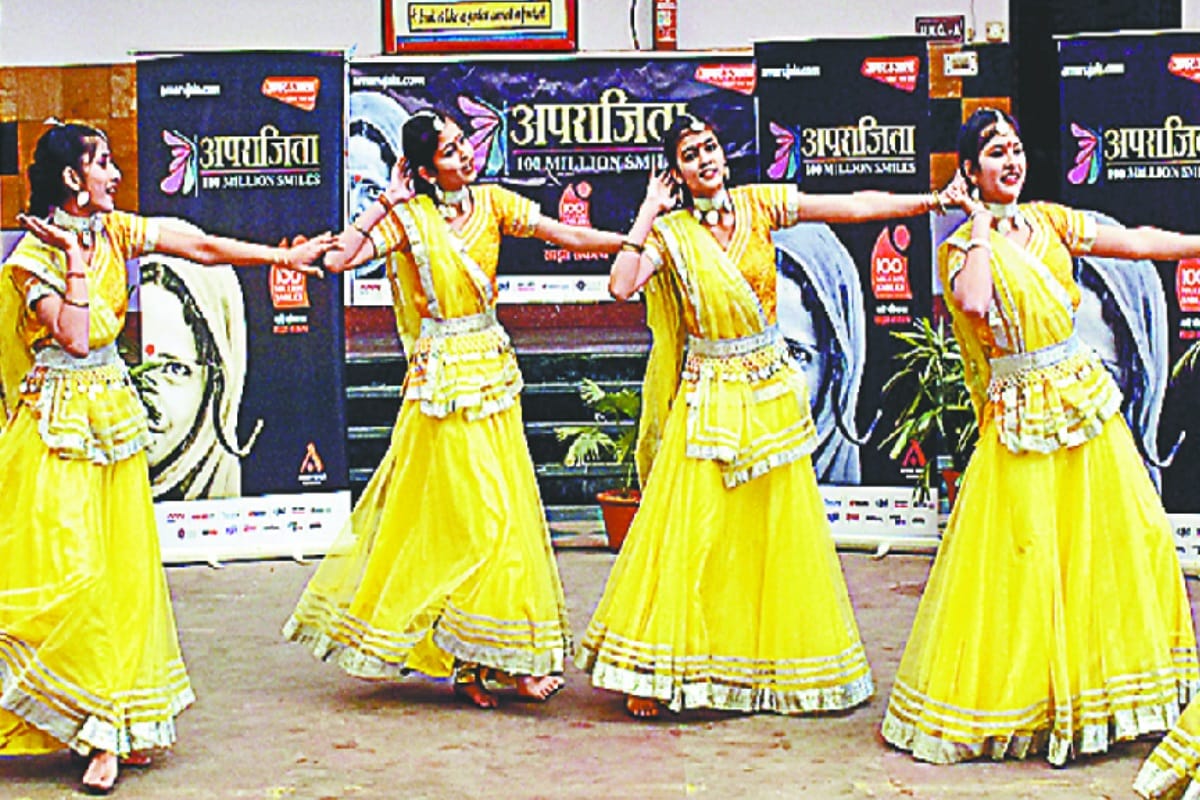 girls student dance performance in meerut will steal your heart on Basant panchmi