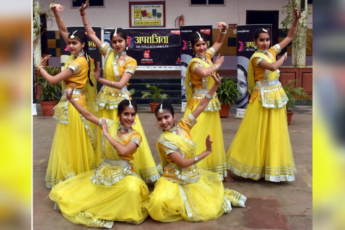 girls student dance performance in meerut will steal your heart on Basant panchmi