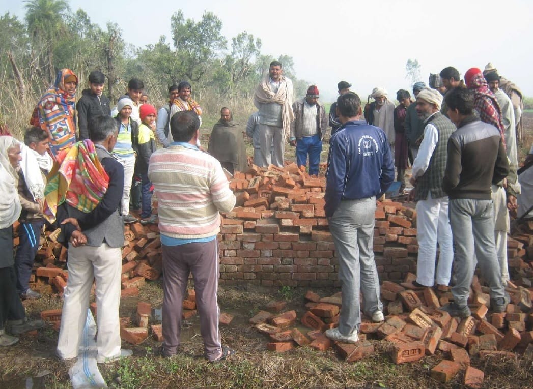 Hurricane-rains devastate catastrophe, mortar's death by collapsing house