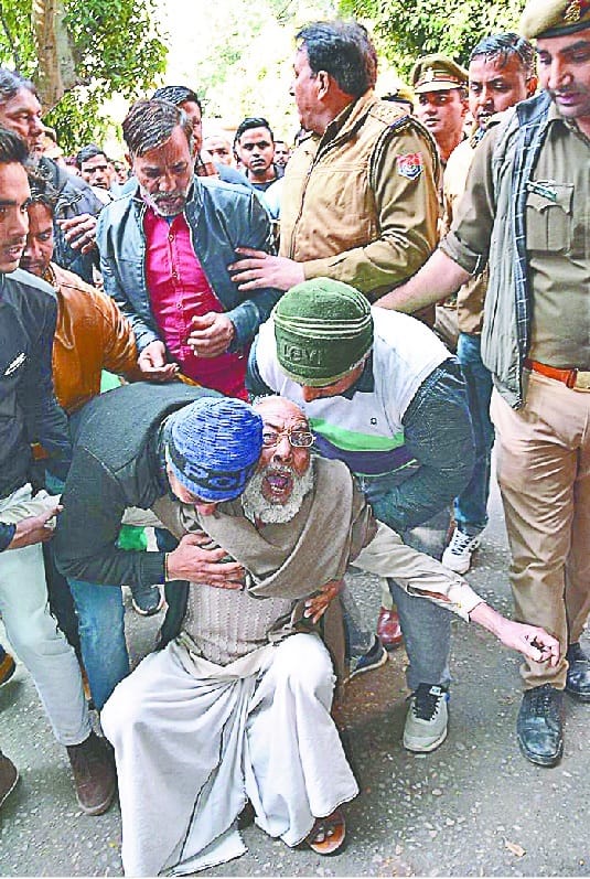 After the court verdict, the ruckus of the families of the criminals