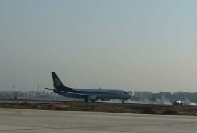 Emergency landing of jet airways flight mumbai to Dehradun in zirakpur