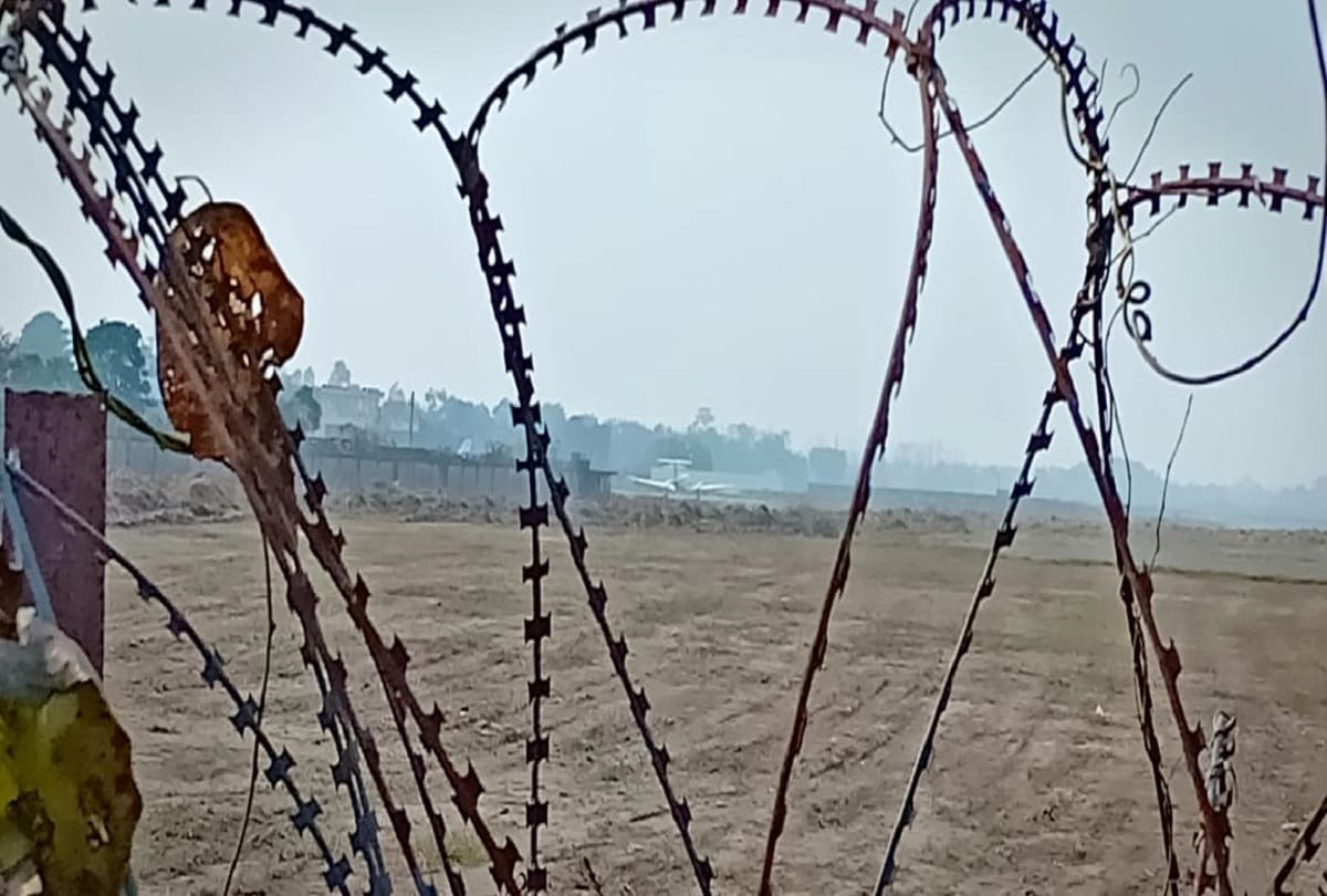 nine Seat Passenger Aircraft Emergency Landing at Pantnagar Airport of uttarakhand