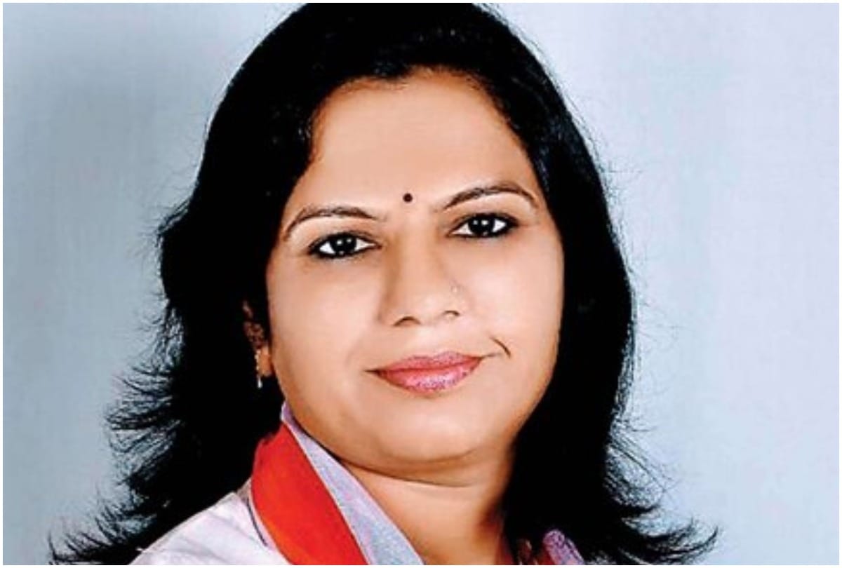 former Congress mla close to hardik patel asha ben patel joins bjp