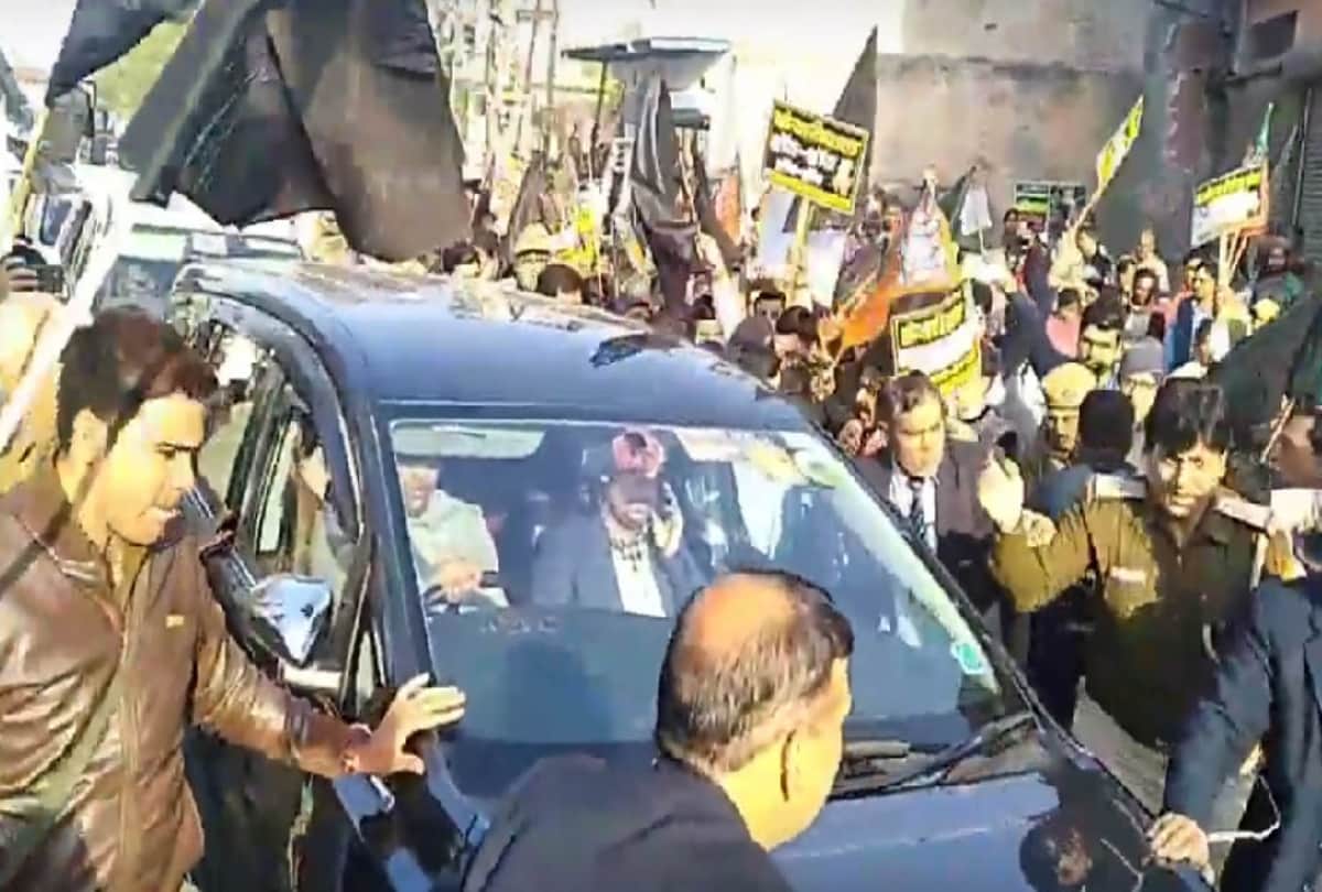 Attack on cm kejriwal convoy shown black flags in delhi narela fifth attack in 3 years police deny