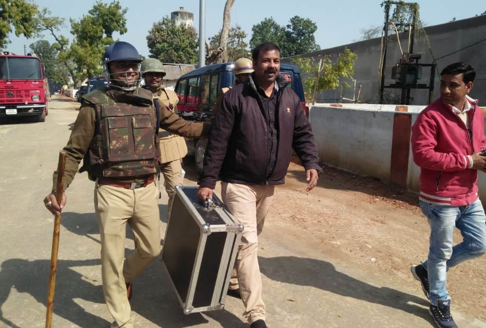 after fight among prisoners force surrounded jail photos