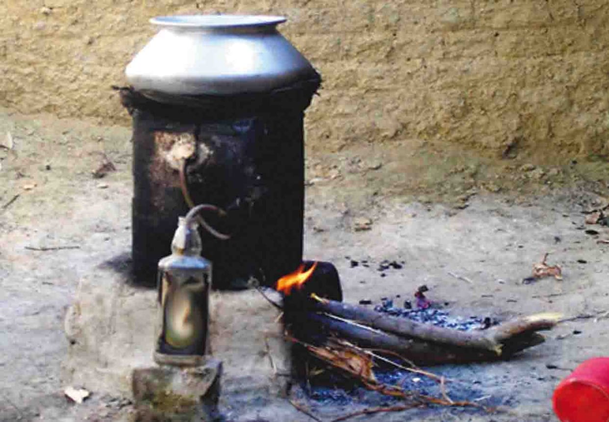 illegal liquor case in hardoi