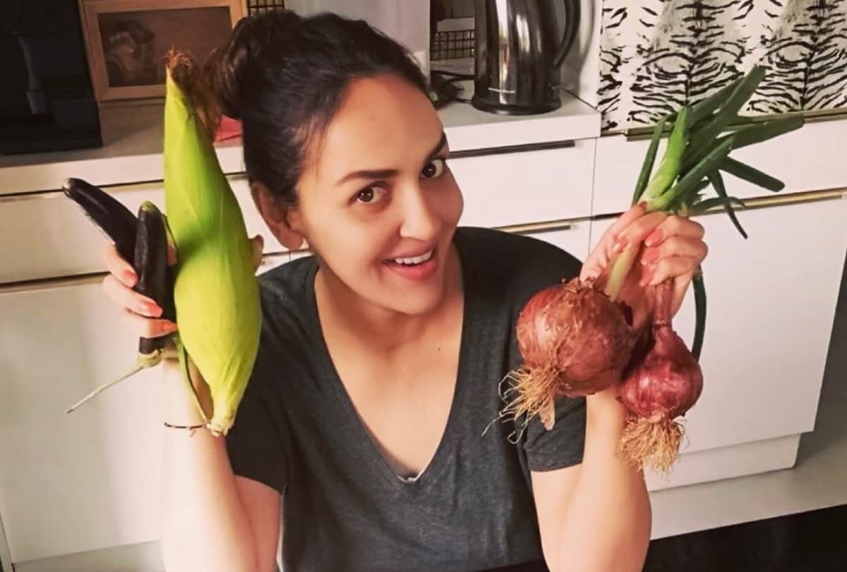 Dharmendra dispatch vegetables to daughter Isha Deol photo viral
