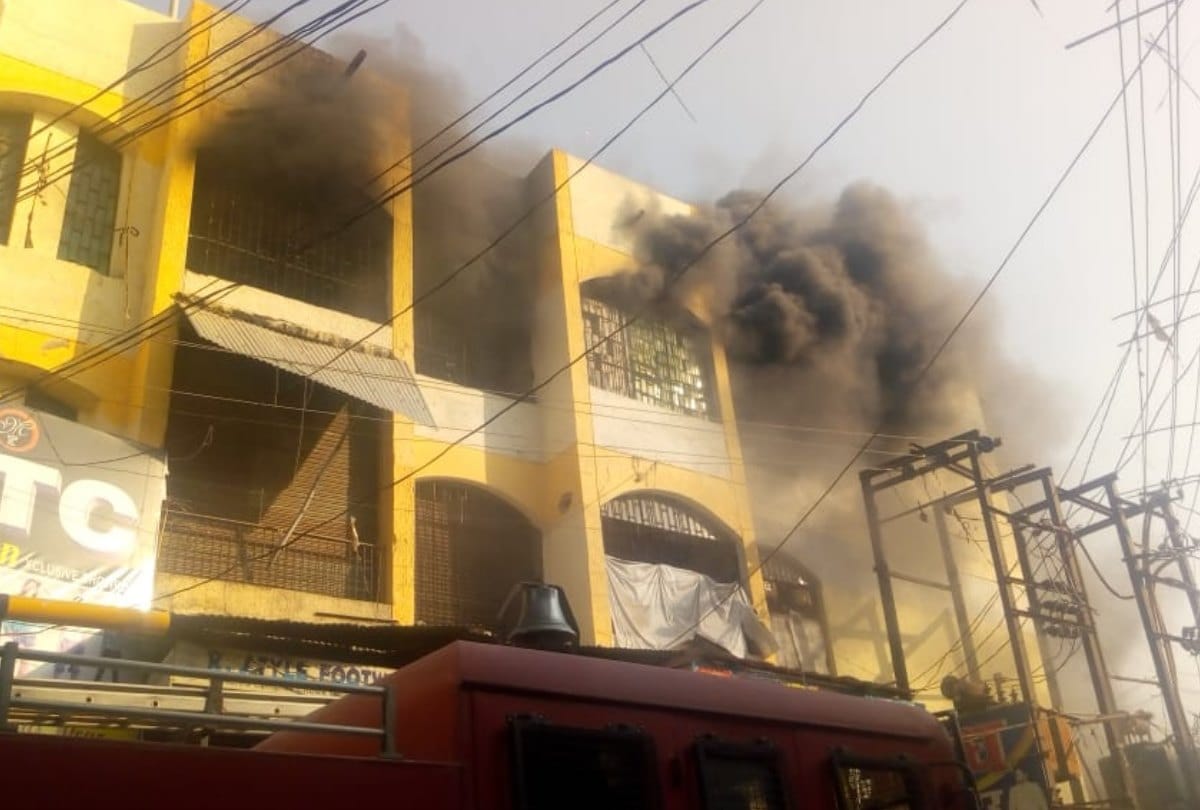 Massive fire in Godown at prayagraj