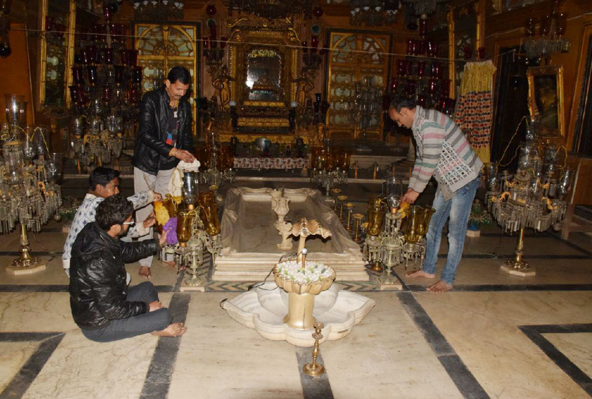 Shahji Mandir Sri Radha Ramnalal Devotees Can Visits Vrindavan