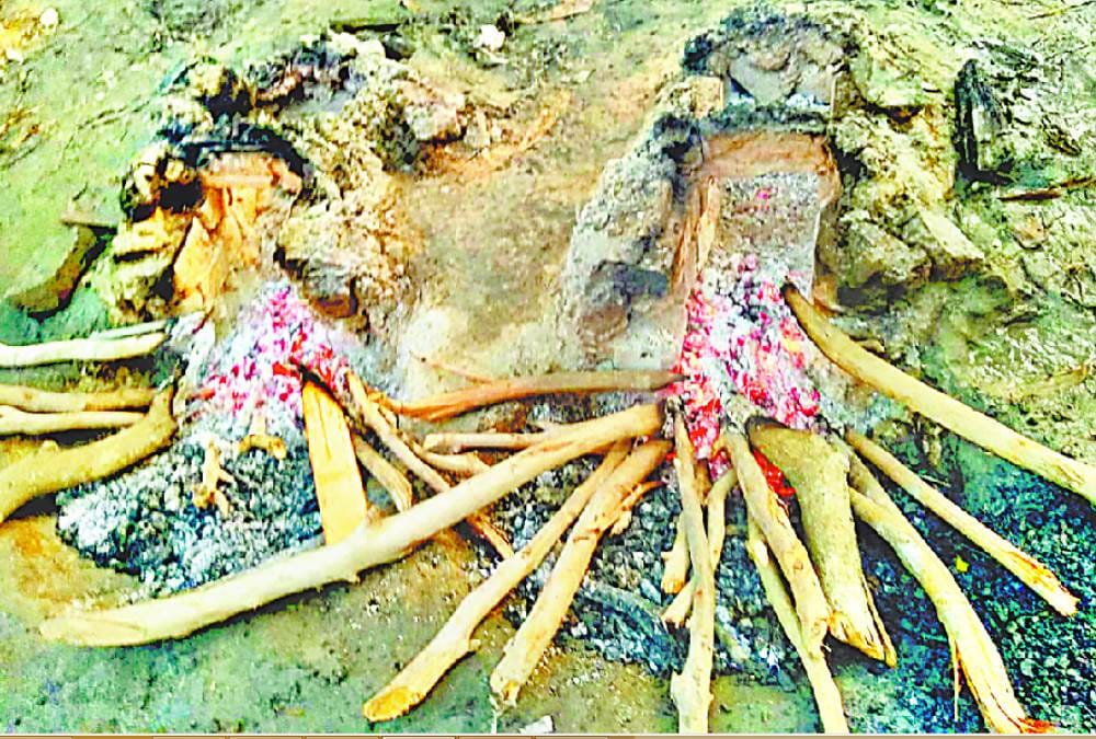 illicit liquor business not stopped even after hundreds of death