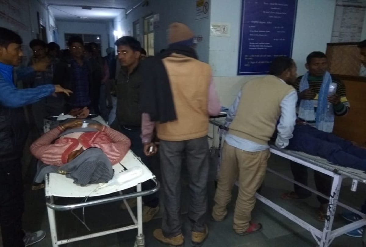 Tractor trolley full of Barati collides with dumper in jhansi