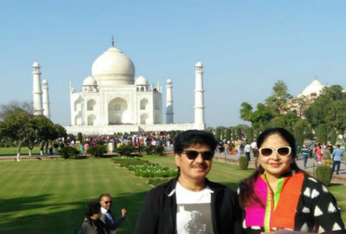 actress Rati Agnihotri and her husband visit to Taj Mahal