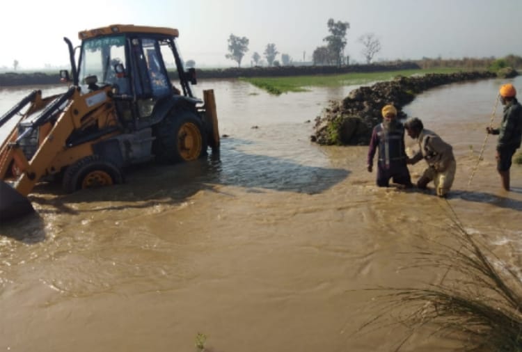 flood situation in Sultanpur Lodhi Area