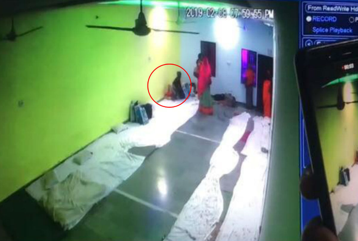 child stolen hand bag of bride during wedding ceremony in resort agra