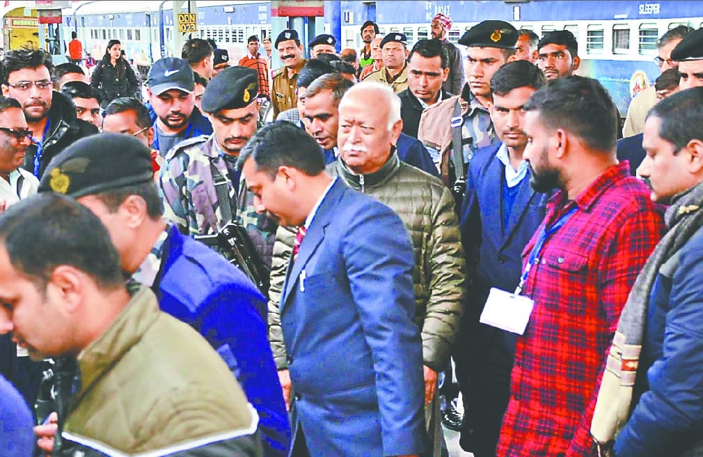 Rss chief Mohan bhagwat ate only workers house food in uttarakhand visit