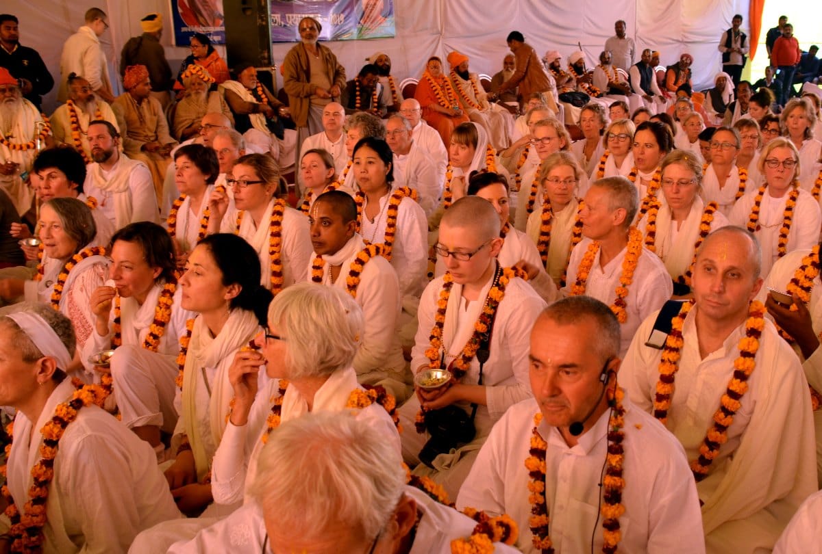 Kumbh Mela 2019: Foreigners saints make new mahamandleshwar in Nirmohi Ani Akhara prayagraj
