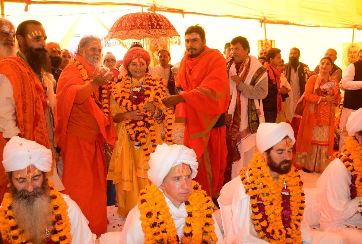 Kumbh Mela 2019: Foreigners saints make new mahamandleshwar in Nirmohi Ani Akhara prayagraj