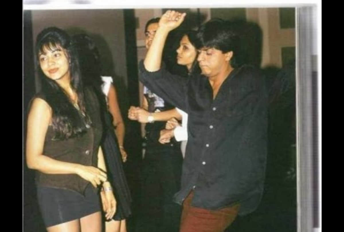 shah rukh khan gauri khan wedding anniversary look at the wedding album of them