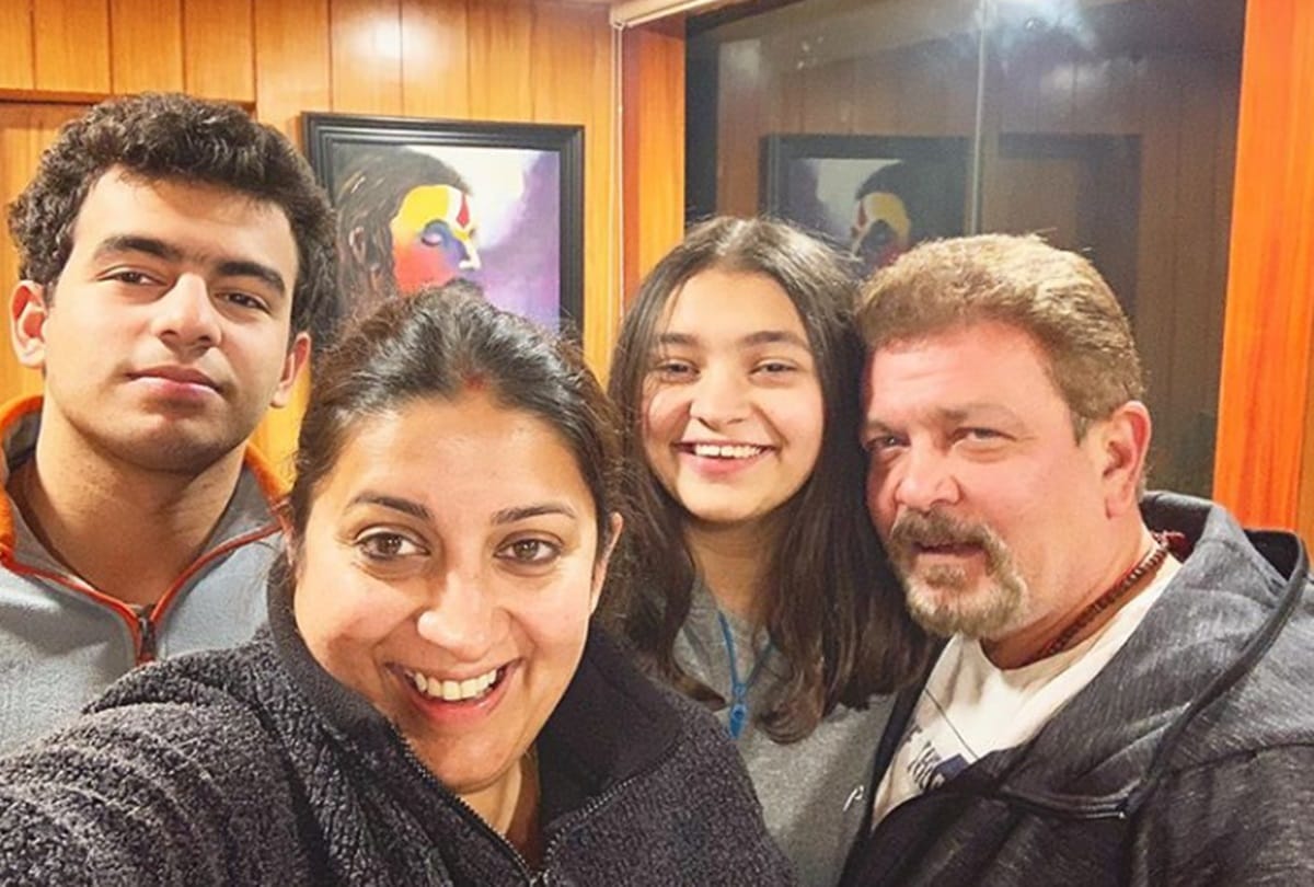 Smriti Irani Shares PICTURES With Her Daughter