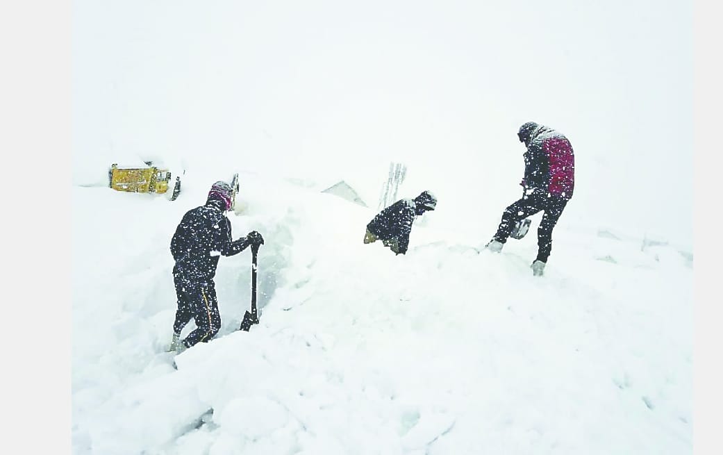 Cold increased in uttarakhand weather after snowfall and hailstorm