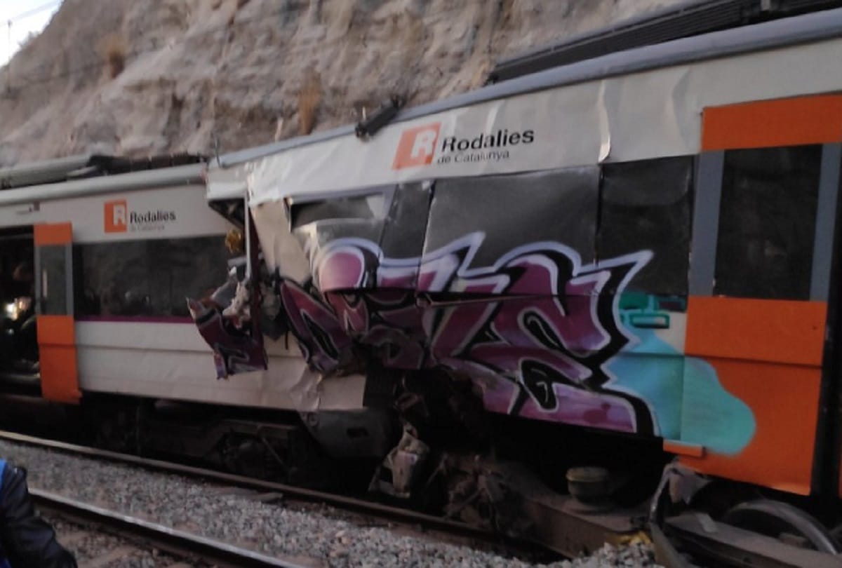 Train accident in Spain. One died and hundred injured