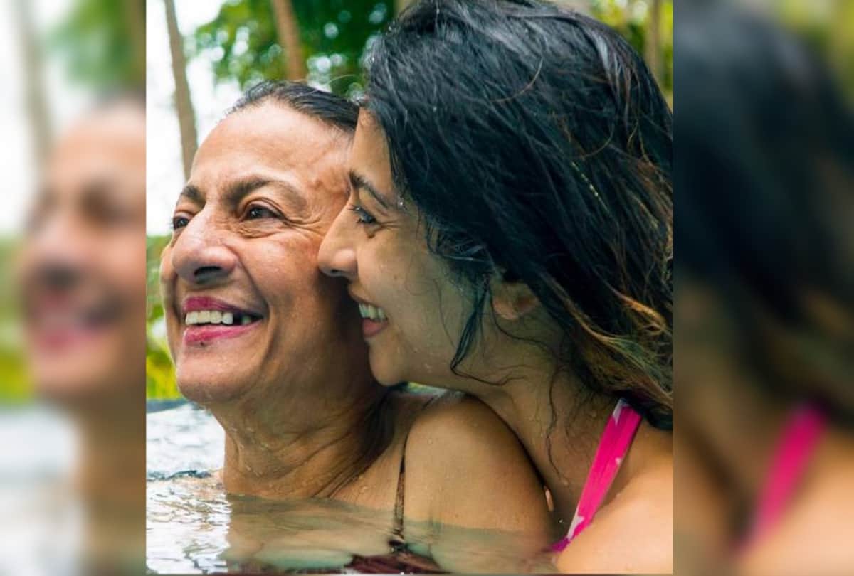 Tanuja and Tanisha Mukherjee in swimsuits pictures viral