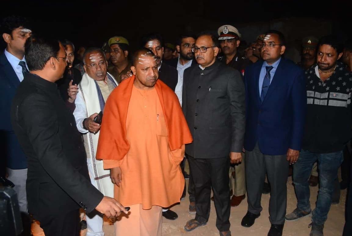 Yogi adityanath inspection kashi vishwanath corridor work in varanasi