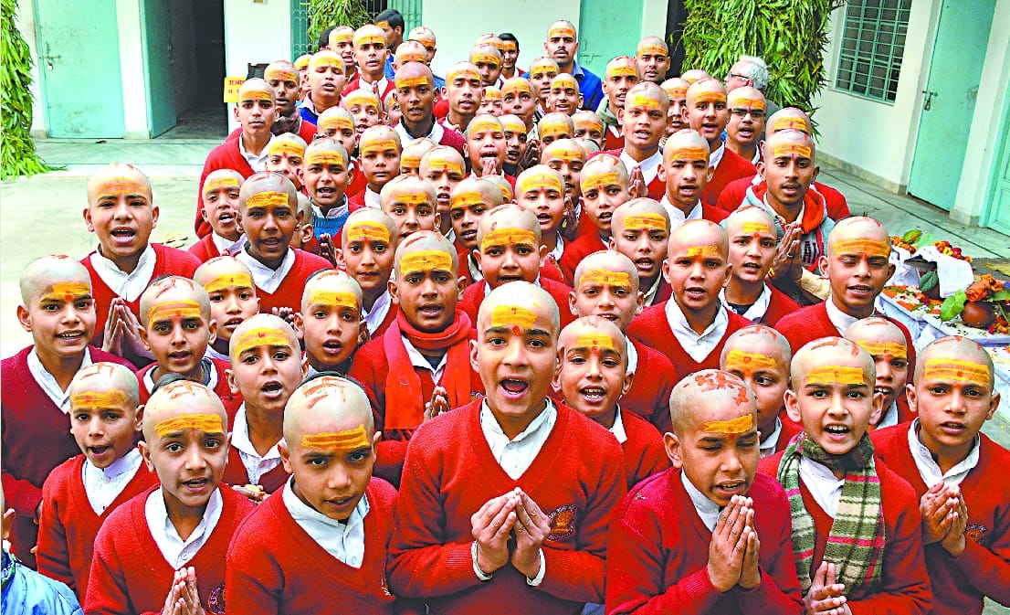 मंत्रोच्चार से यज्ञोपवीत संस्कार यज्ञ का शुभारंभ