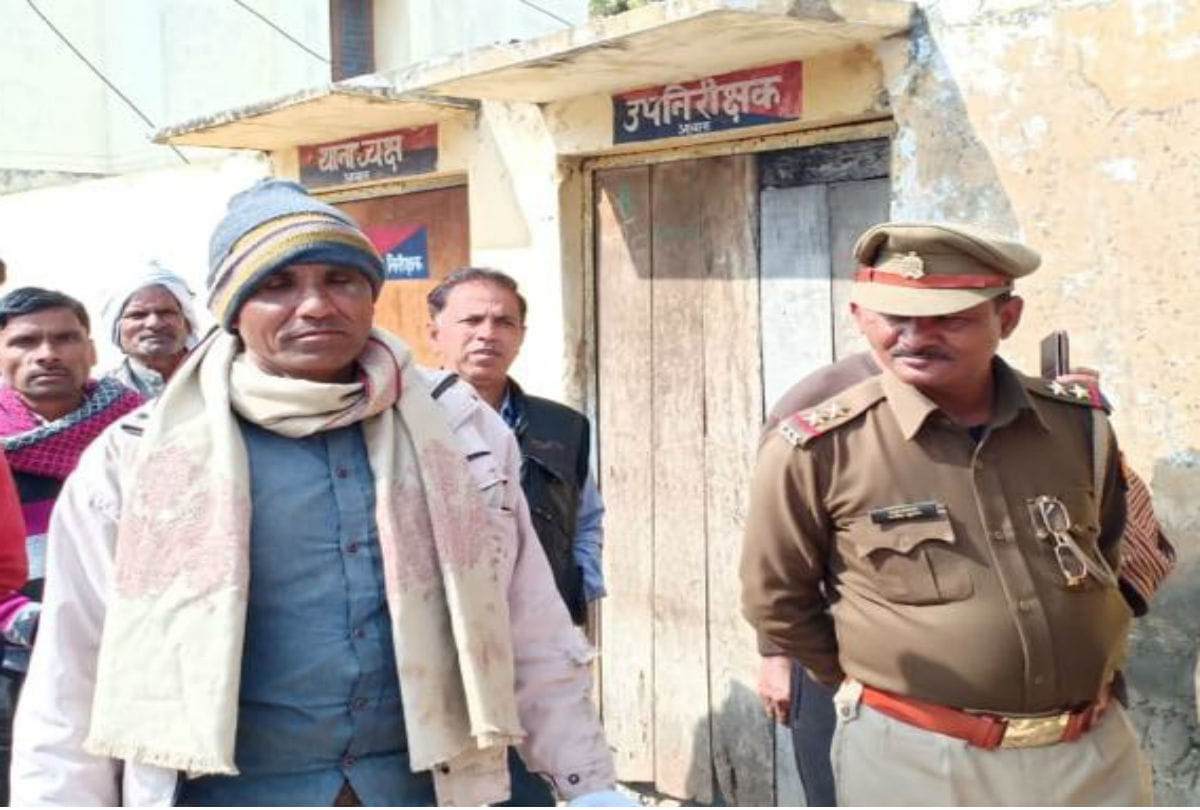 miscreants loot gun from school's security guard in firozabad
