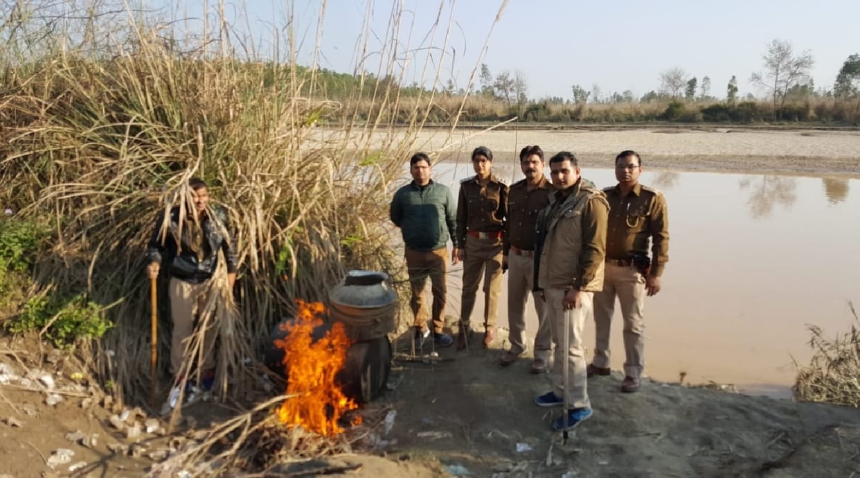 Alcohol mafia arrested from the district