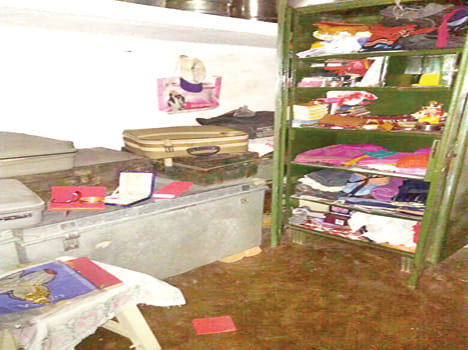 Traders break the lock of the trader and robbing 20 lakhs