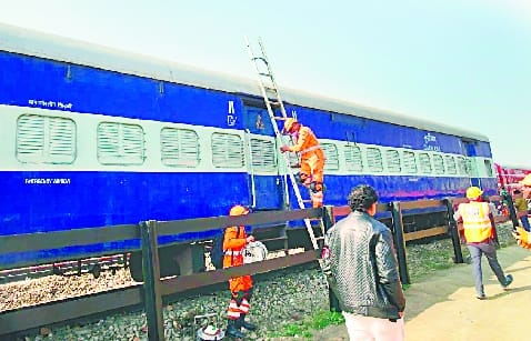 भोजीपुरा में बेपटरी हुई ट्रेन, 12 यात्री जख्मी