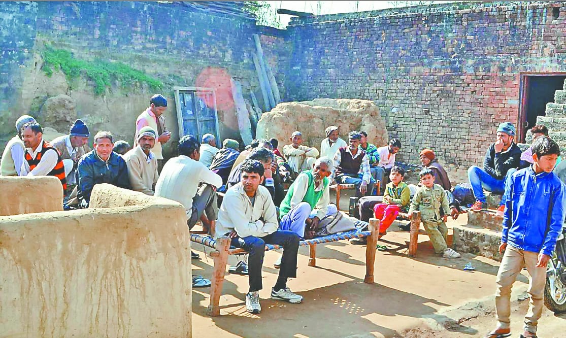 Poisonous Alcohol served in cold drink bottle at roorkee