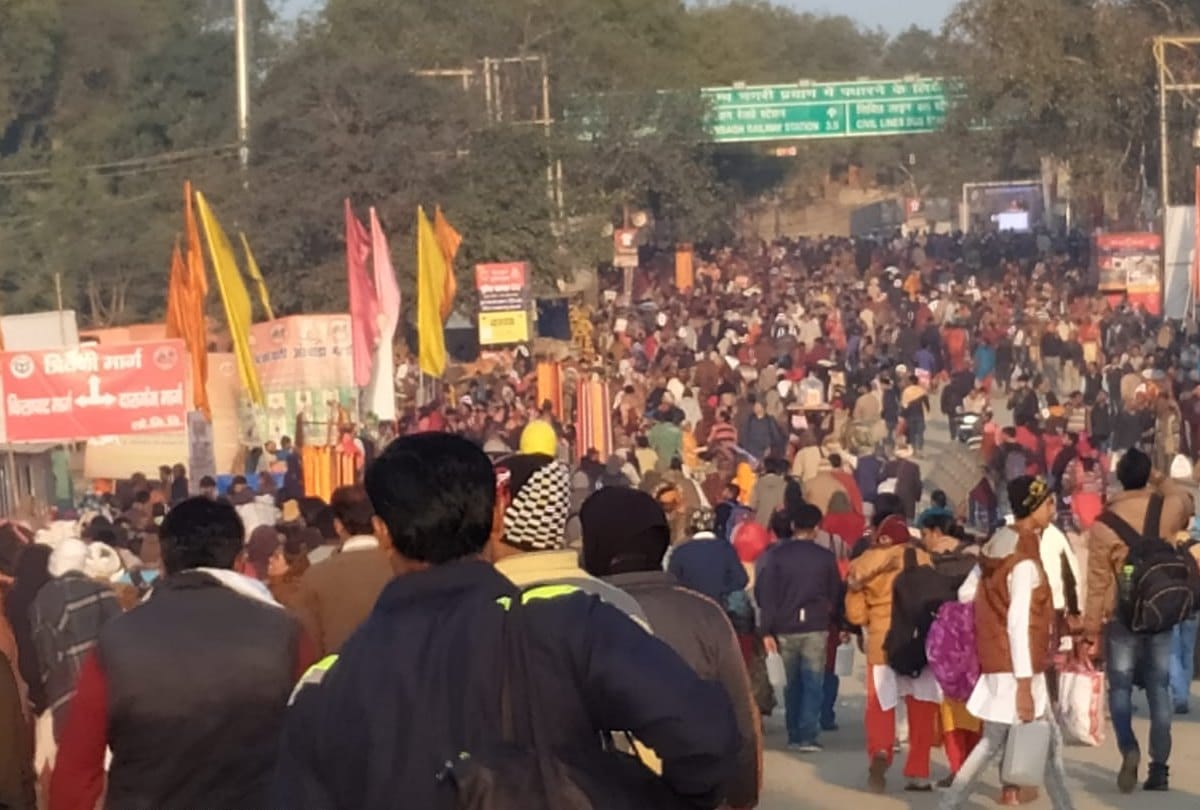 latest photo of Devotees in shahi snan at Basant panchami Kumbh Mela