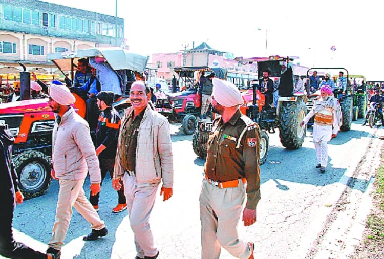 Rally of 2 thousand tractors in Batala against intoxication