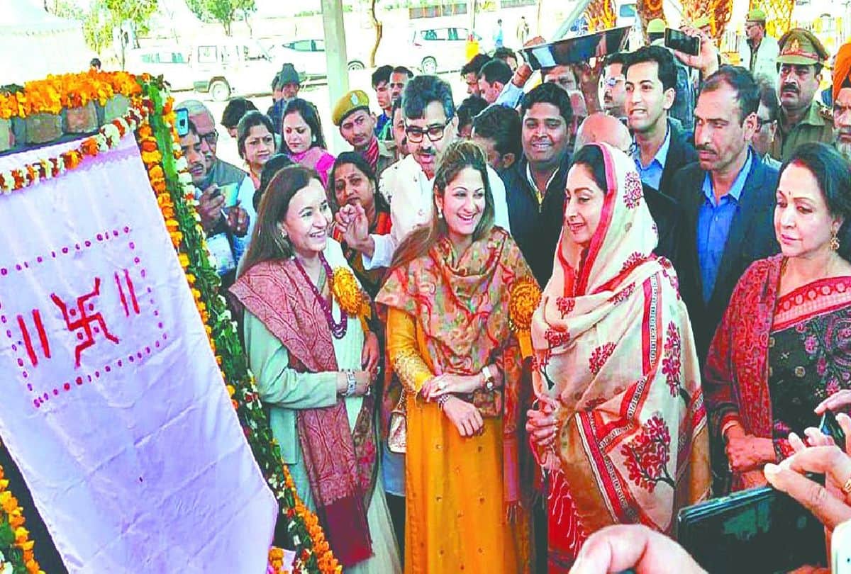 minister harsimrat kaur slams congress in mathura