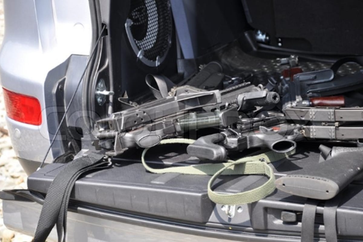 car found with full of weapon during police inspection, one person is killed