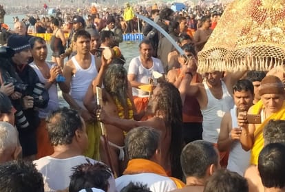 Naga sadhus performed heavy weapons in kumbh Mela 2019